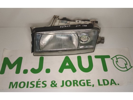Farol Esquerdo Skoda Octavia 96-10(234255)