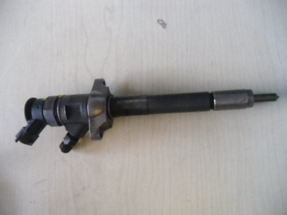 Injector psa 1.6hdi 2008 bosch 0445110311 inj23