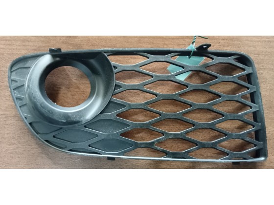 Grelha do para choques frente direita Audi RS4 2002 (gf124)